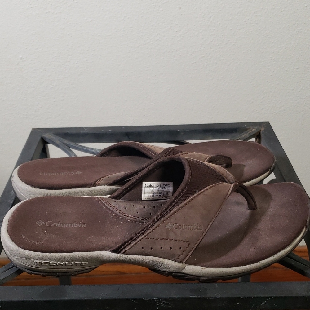 Women's Size 7 Columbia Dark Brown/Taupe Thong Flip-Flops